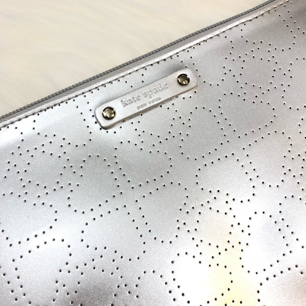 Kate Spade Little Shiloh Metro Silver Perforated Cosmetic Makeup Pouch Clutch - Picture 9 of 13